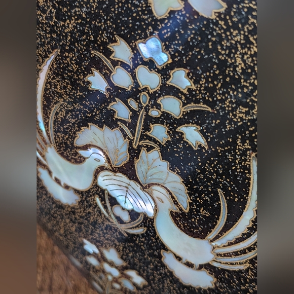 Gold And Black Lacquer Korean Jewelry Box, Mother of Pearl Birds Theme - Picture 7 of 12